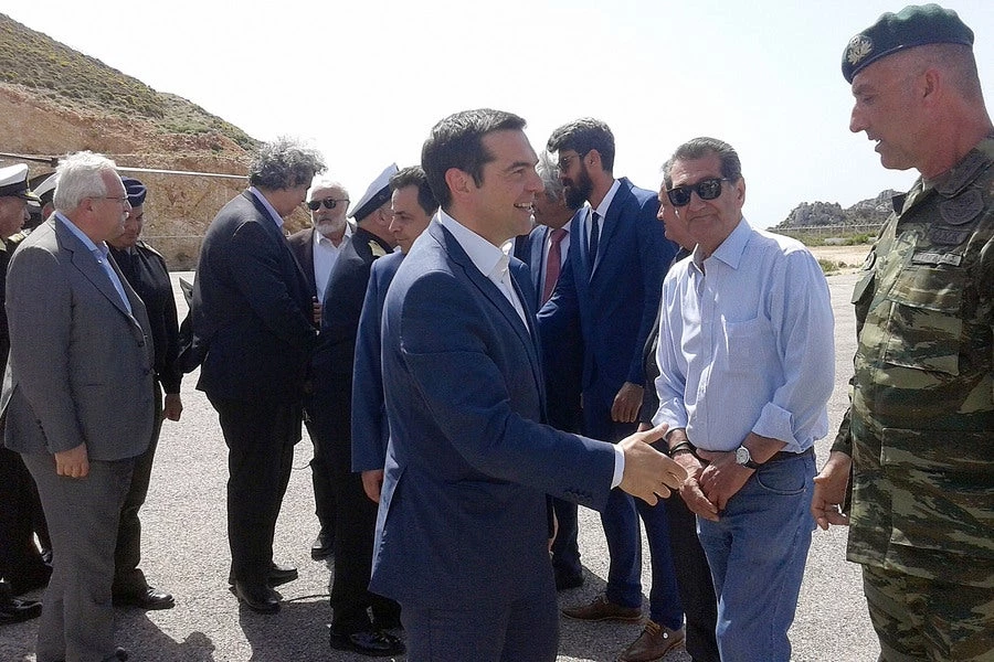 Tσίπρας προς Τουρκία: «Με την Ελλάδα δεν μπορεί κανείς να παίζει» – «Δεν παραχωρούμε σπιθαμή ελληνικής γης» – Επικοινωνία Αποστολάκη-Ακάρ